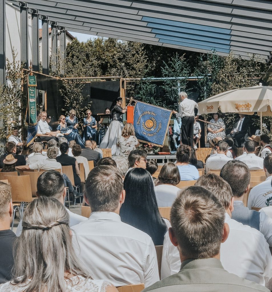 Segnung der Fahnenbänder