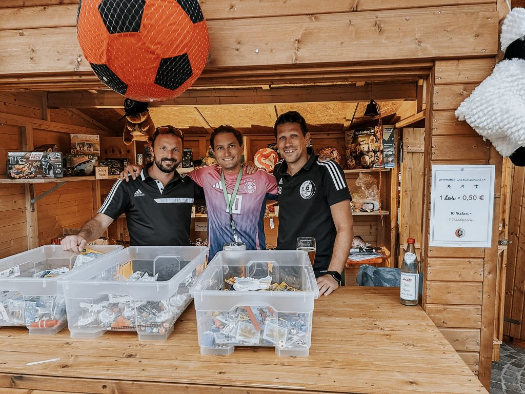 Vorstandschaft und Ausschuss im Einsatz beim Verkauf